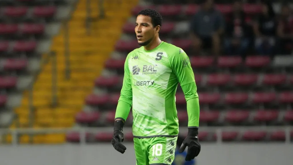 Saprissa protestó por la sanción de Alvarado.