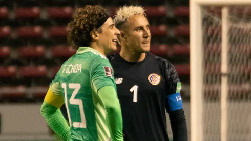 Guillermo Ochoa le gana la pulseada a Keylor Navas