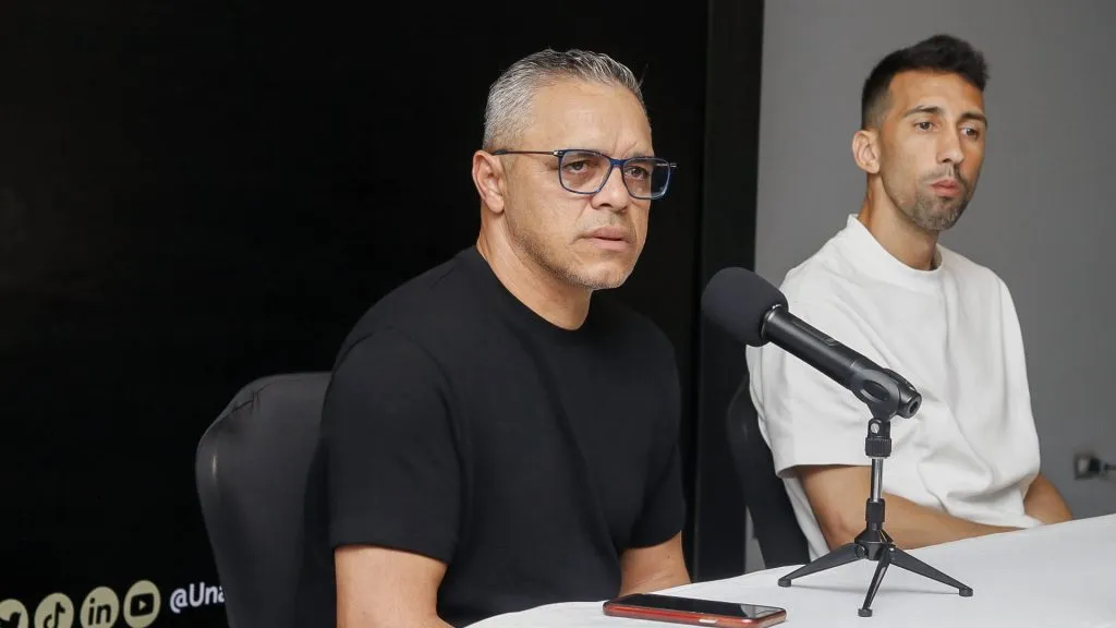 Randall Row y Mariano Torres hablaron en la previa de la Recopa. (IMAGO)