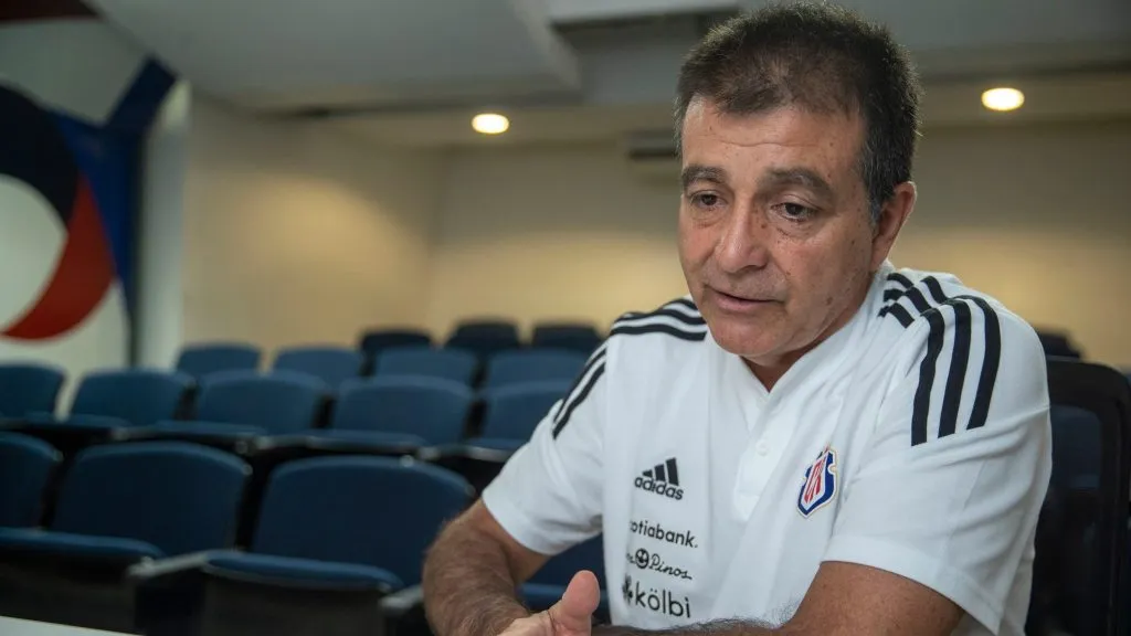 Claudio Vivas tiene ofertas para abandonar la Federación de Costa Rica.