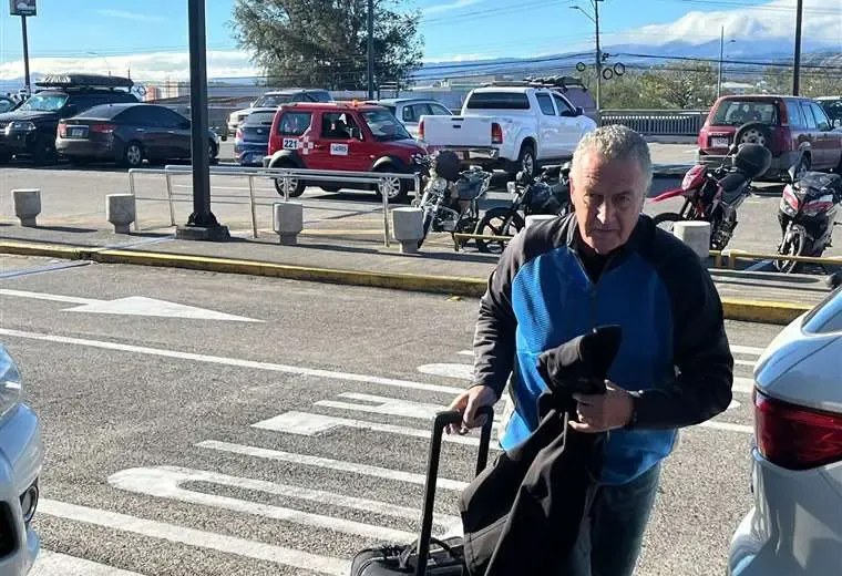 Gustavo Alfaro de vacaciones sin dar respuesta a Costa Rica