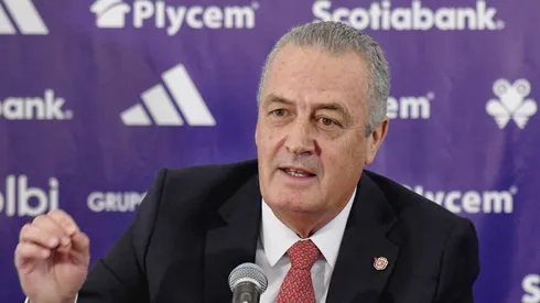 Gustavo Alfaro tiene un pie y medio afuera de La Sele.