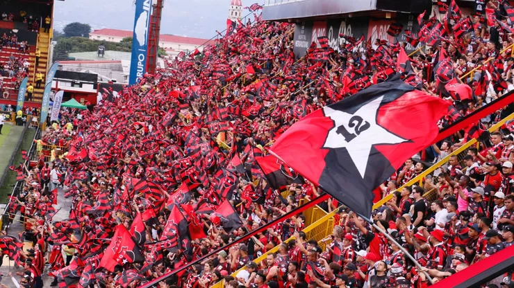 Lo ganó todo y ahora se marcha: Alajuelense despide a una de sus máximas figuras.