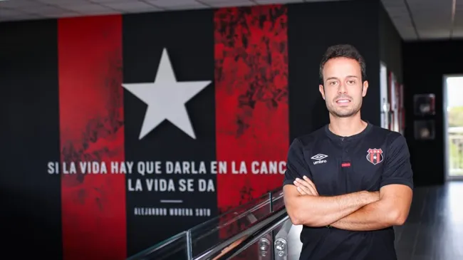 Javier Santamaría fue el otro apuntado por el agente de Jeyland Mitchell.