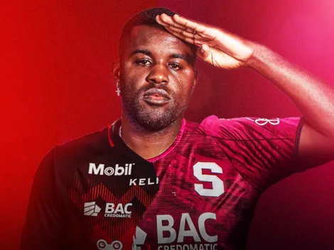 Aficionados de Saprissa se toman revancha de Joel Campbell y Alajuelense