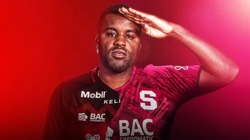 Aficionados de Saprissa se toman revancha de Joel Campbell y Alajuelense