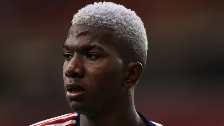 Jeyland Mitchell ilusiona al Feyenoord.