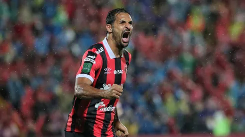 Celso Borges le da un lugar central a Óscar Ramírez para el clásico entre Alajuelense y Saprissa
