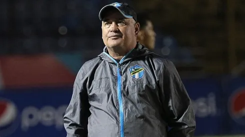 Willy Olivera suma un nuevo revés en Comunicaciones tras la derrota ante Alajuelense