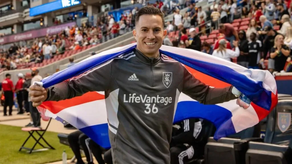 Bryan Oviedo podría regresar al fútbol de Costa Rica.