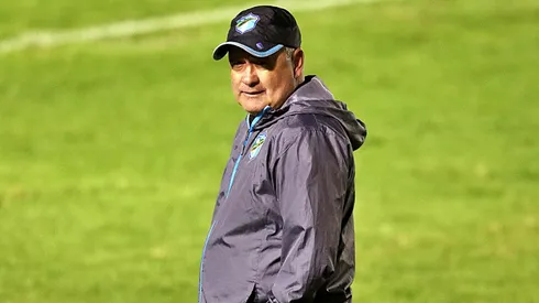Willy Olivera, DT de Comunicaciones.