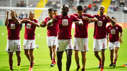 Saprissa conmueve a la afición para pasar sus días más difíciles.