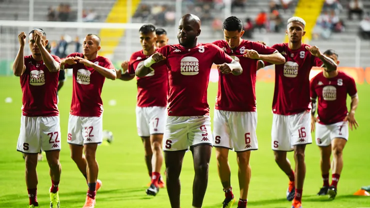 Saprissa conmueve a la afición para pasar sus días más difíciles.