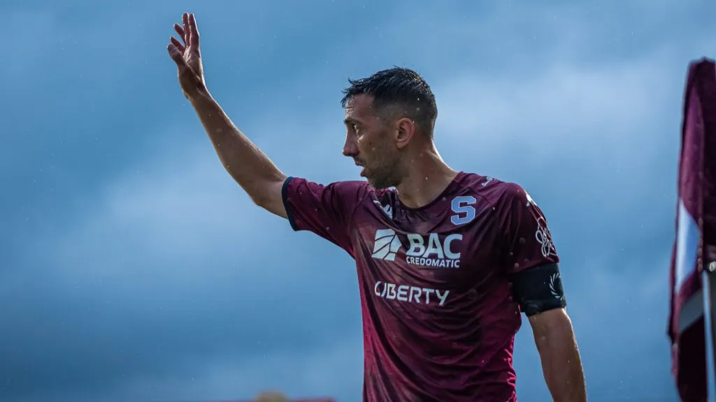 Mariano Torres arrastra un problema importante. (Saprissa)