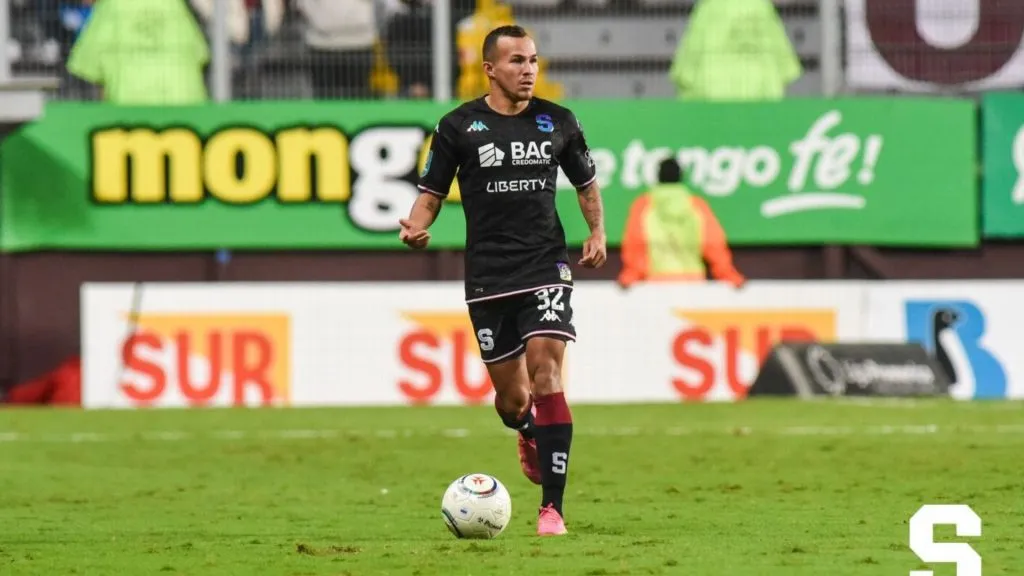 Kliver Gómez pagó para jugar en Saprissa.