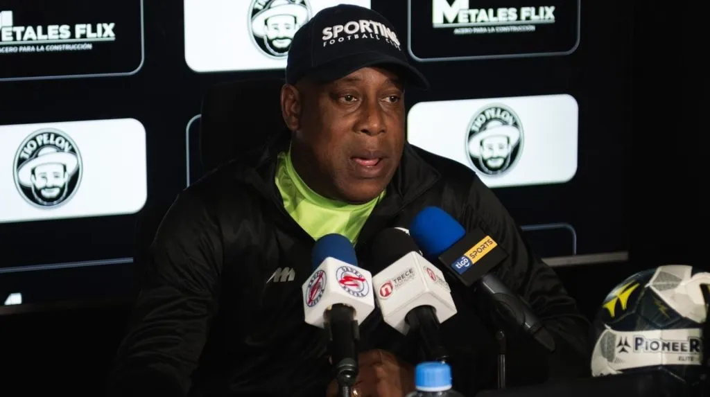 Hernán Medford explota contra la Fedefútbol