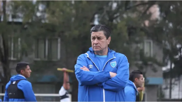 Guatemala: Luis Fernando Tena recibe un permiso especial en la Azul y Blanco