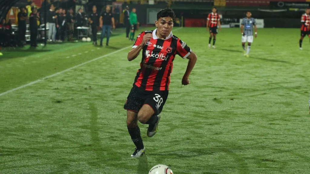 Para Moreira se debería haber quedado Menjívar.