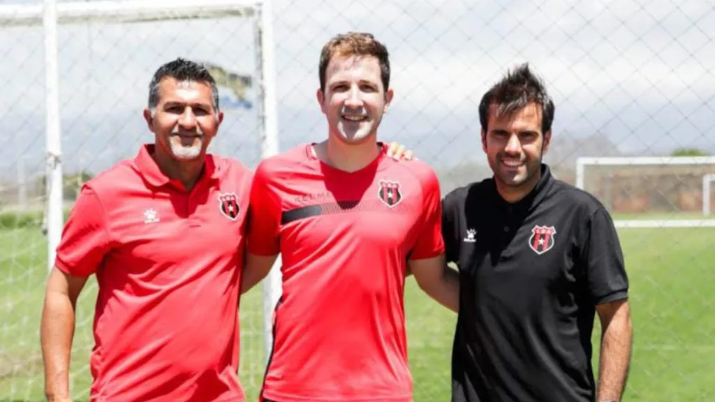 Agustín Lleida y Vidal Paloma (derecha) son dos personas que han ocupado el puesto de director de ligas menores en Alajuelense.