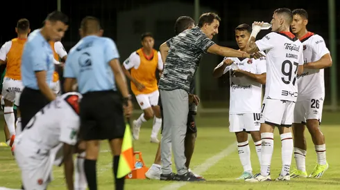 Alajuelense toma fuerte decisión sobre el futuro de uno de sus extranjeros.