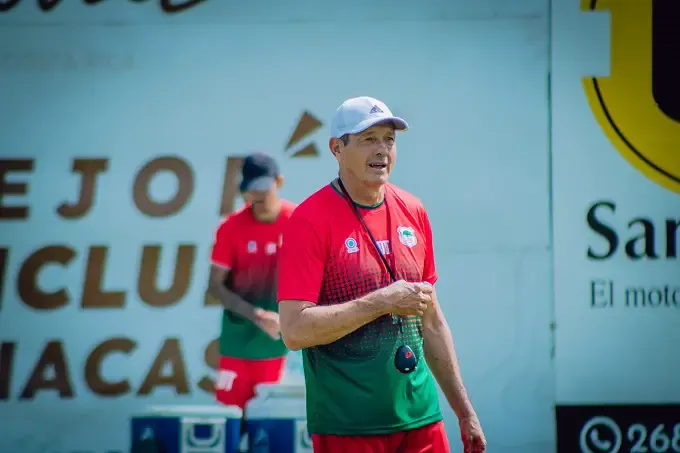 Mauricio Soria decidió dar un pase al costado (Guanacasteca).