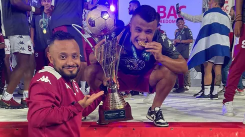 Allan y su hijo Fabricio, dos saprissistas de pura cepa.