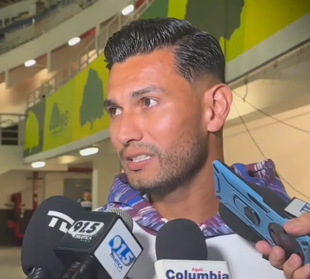 Deyver Vega todavía piensa en Jafet Soto (Twitter).