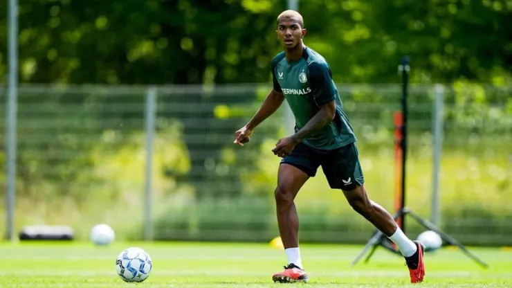 La decisión que tomará Feyenoord y que beneficiará Jeyland Mitchell