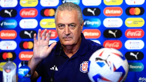 Gustavo Alfaro rompe el silencio tras abandonar a Costa Rica.