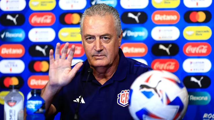 Gustavo Alfaro rompe el silencio tras abandonar a Costa Rica.