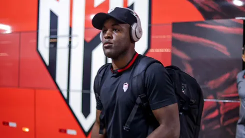 Joel Campbell muere por volver a ponerse la camiseta de Alajuelense.