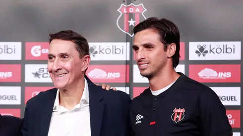 Bryan Ruiz le dio una gran ayuda a Guimaraes.