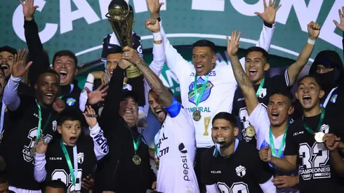 El club crema festejando su estrella número 32.