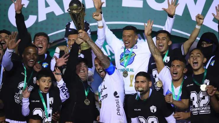 El club crema festejando su estrella número 32.