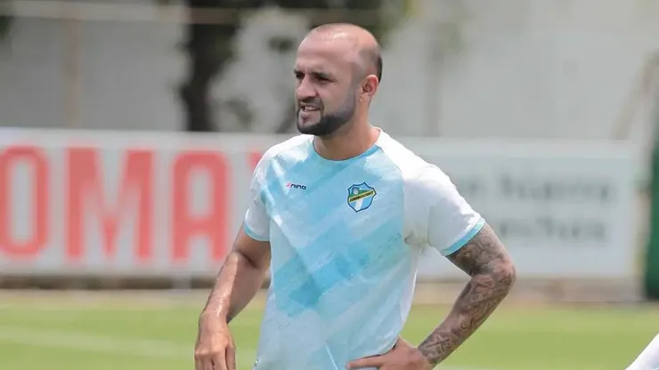 José Contreras, jugador de Comunicaciones.