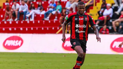 El colombiano fue importante en el empate de los Rojinegros.