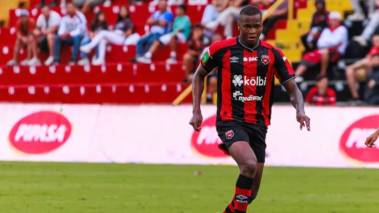 El colombiano fue importante en el empate de los Rojinegros.