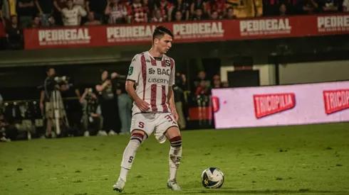 Gino Vivi le dice lo suyo a la afición del Saprissa