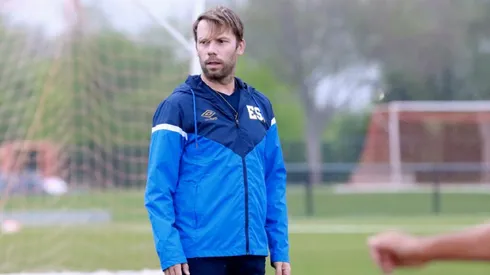 Juan Cortés Diéguez no sigue en El Salvador.