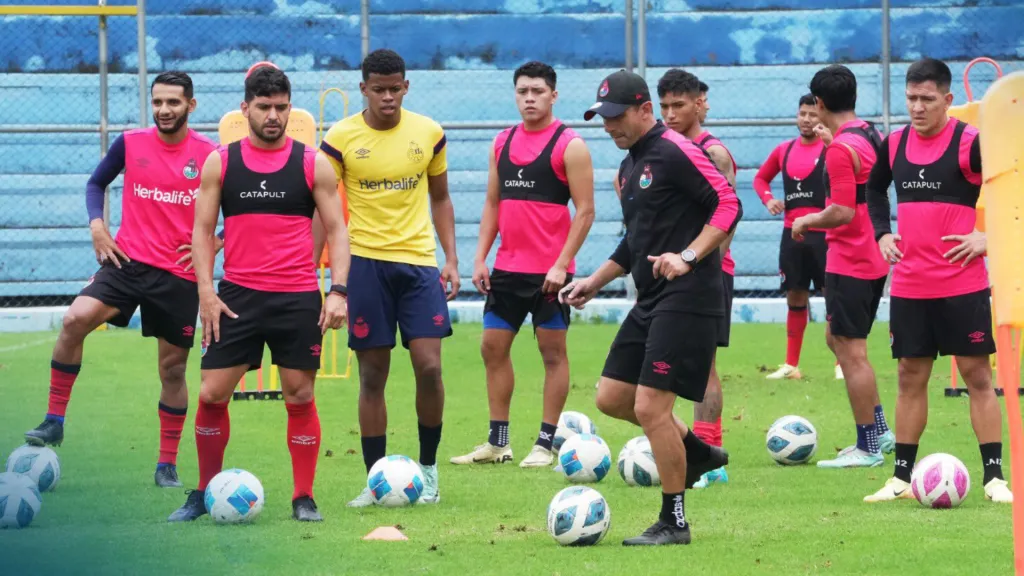 Municipal prepara los últimos detalles antes de visitar a los Cremas. (Foto: Rojos)