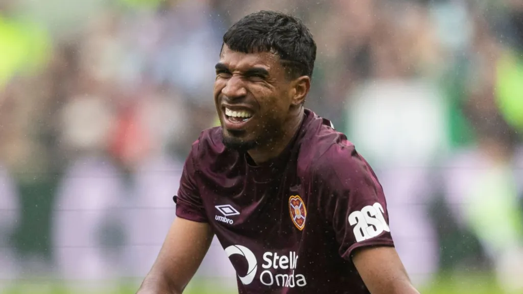 Gerald Taylor volvió en muletas a Saprissa (Heart of Midlothian).