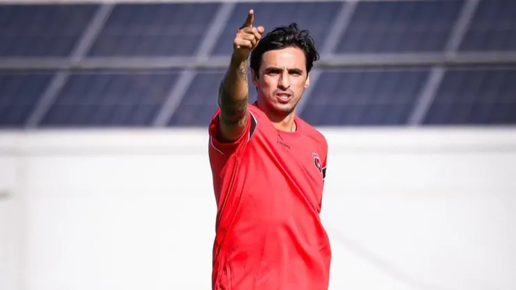 Alajuelense deja espiar la mano de Bryan Ruiz
