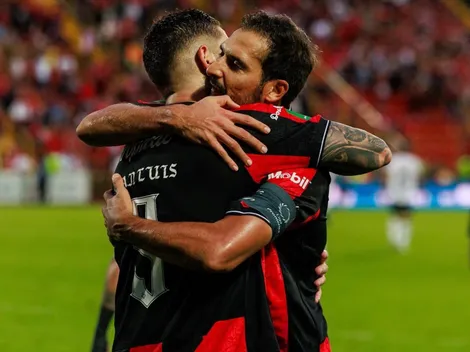 Celso Borges sale al cruce de todo Cartaginés