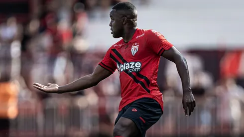 Campbell fue titular en la derrota de Goianiense ante Corinthians.