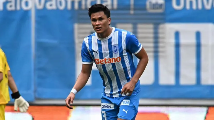 Maldonado vistiendo la camiseta de Universidad Craiova.
