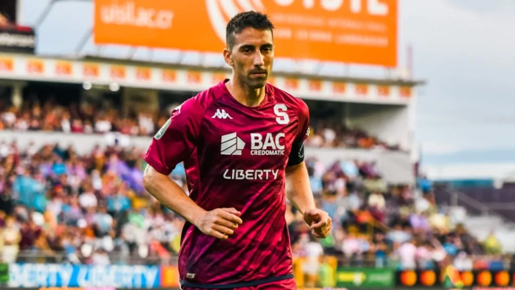 Mariano Torres podría abandonar Saprissa a final de año.