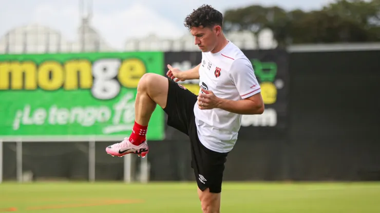 Desde Saprissa revelan por qué Bryan Oviedo no llegó