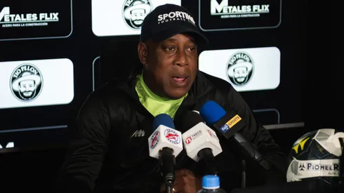 Hernán Medford llama la atención a sus jugadores de manera pública