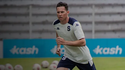 El compromiso que Bryan Oviedo rompió con Saprissa para jugar en San Carlos.