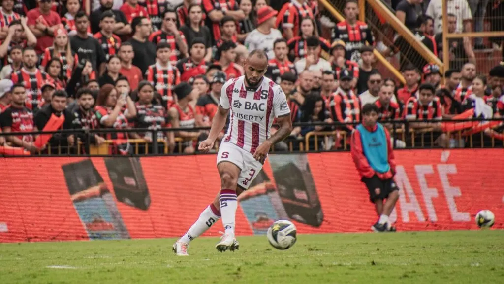 Arboine acaba de dejar Saprissa para jugar en Sporting FC.